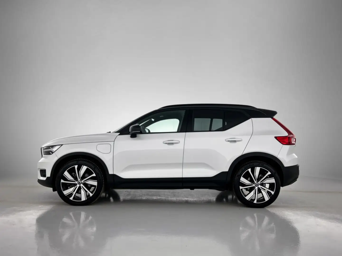 Volvo XC40 1.5 T4 R-Design Camera | 20 inch | Nubuck | Blanco - 2