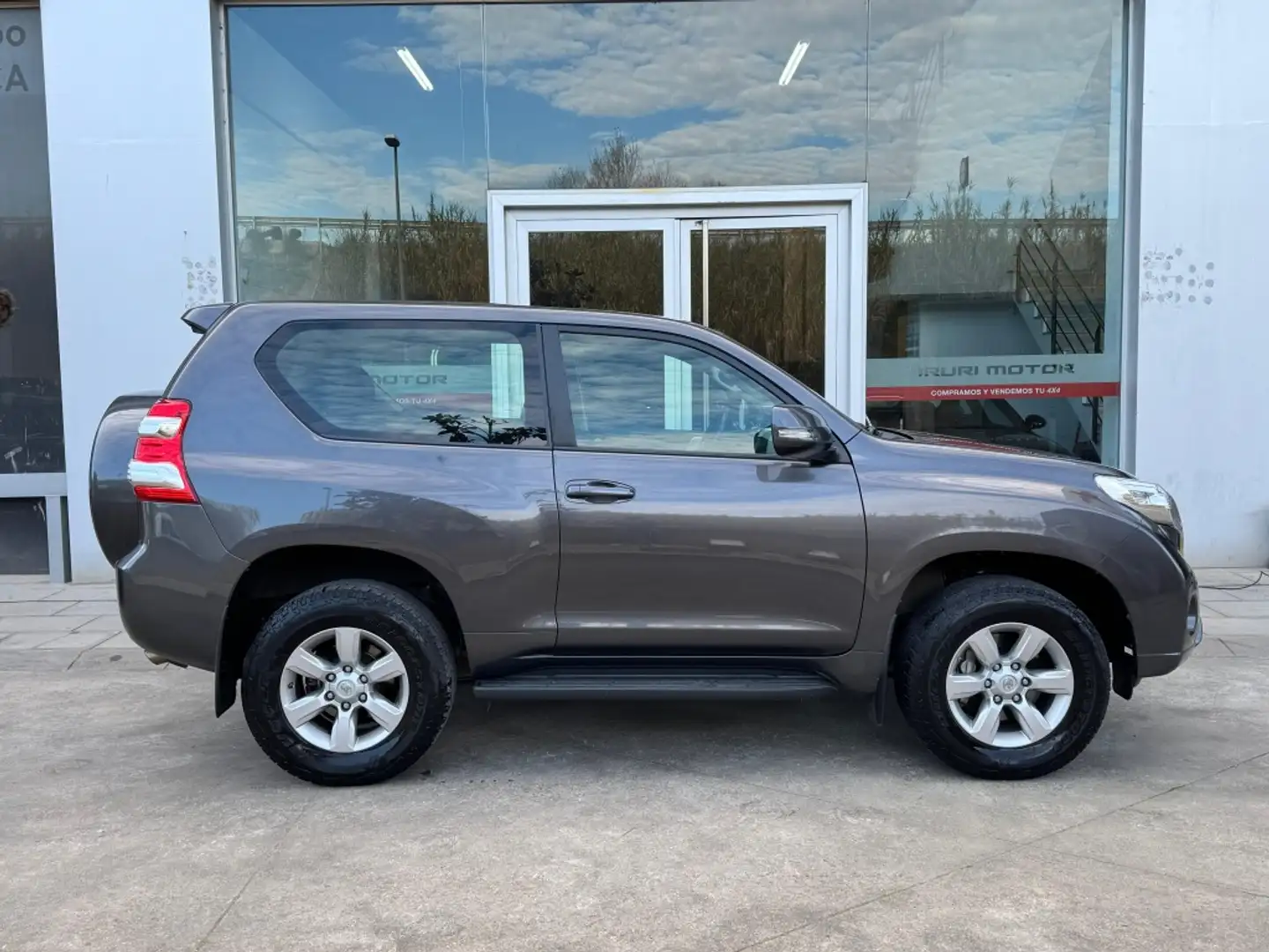 Toyota Land Cruiser D-4D VX Aut. Argintiu - 1