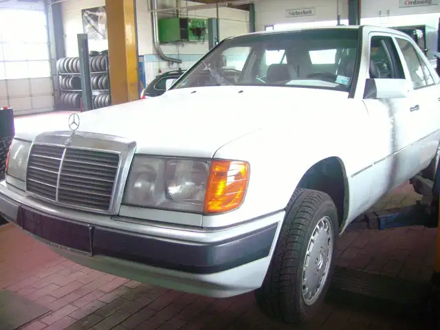 Mercedes-Benz E 300 124 Oldtimer