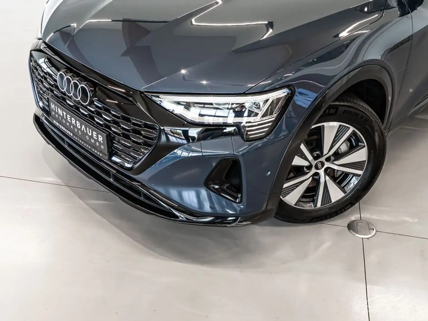 Audi Q8 e-tron Q8 55 e-tron quattro*HEAD-UP*BANG&OLUFSEN*LED* Blau - 2