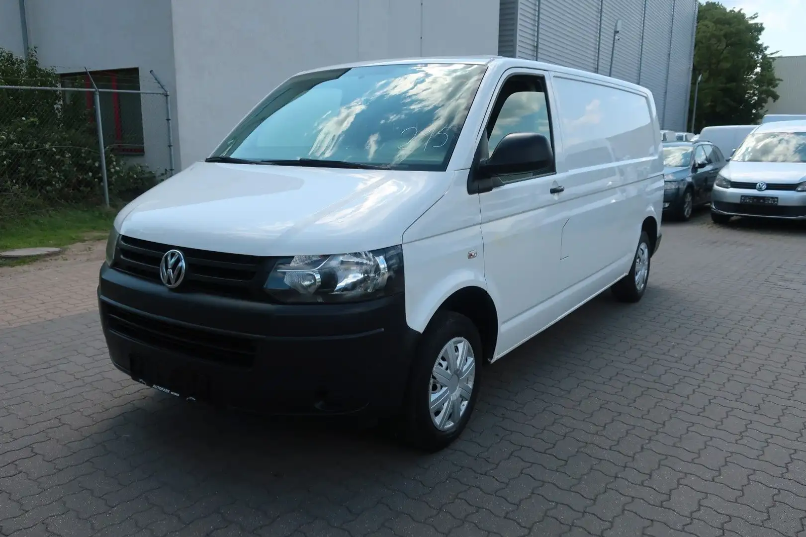 Volkswagen T5 Transporter lang / 1.Hand / AHK / Tempomat Weiß - 1