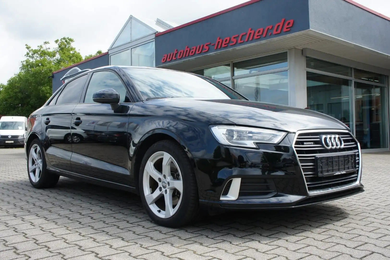Audi A3 Limousine sport 40 TFSI quattro S-tronic Negro - 2