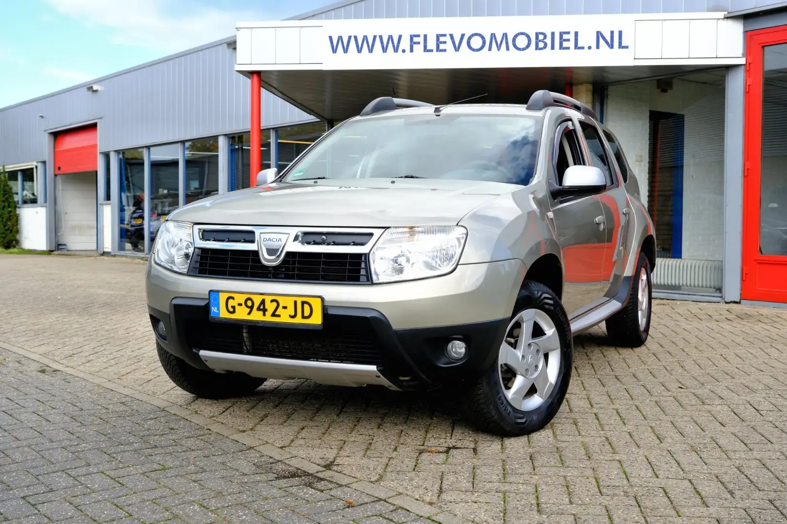 Dacia Duster 1.6 Lauréate 2wd Airco|LMV|Navi|DAB+ Grijs - 1