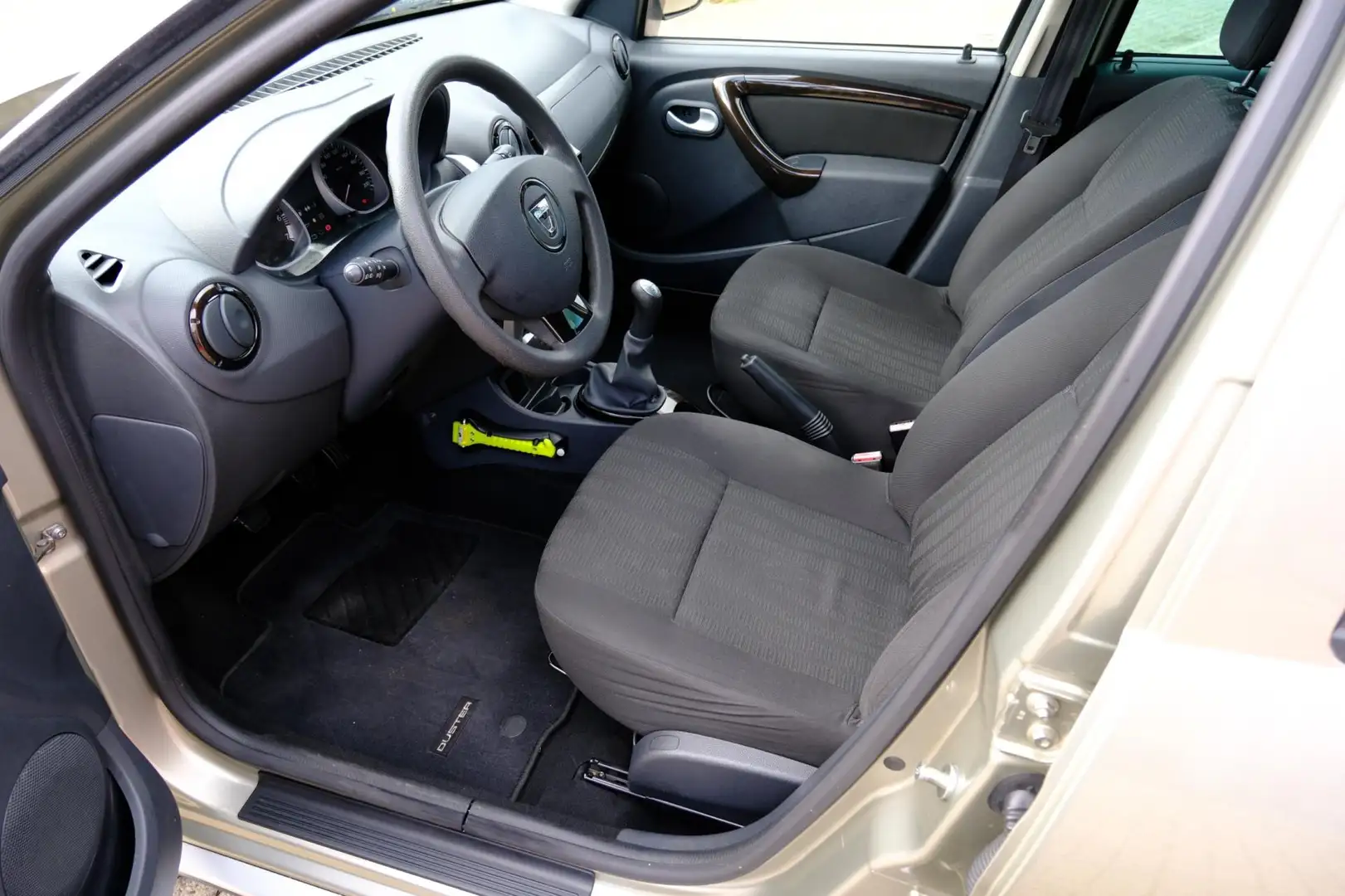 Dacia Duster 1.6 Lauréate 2wd Airco|LMV|Navi|DAB+ Grijs - 2