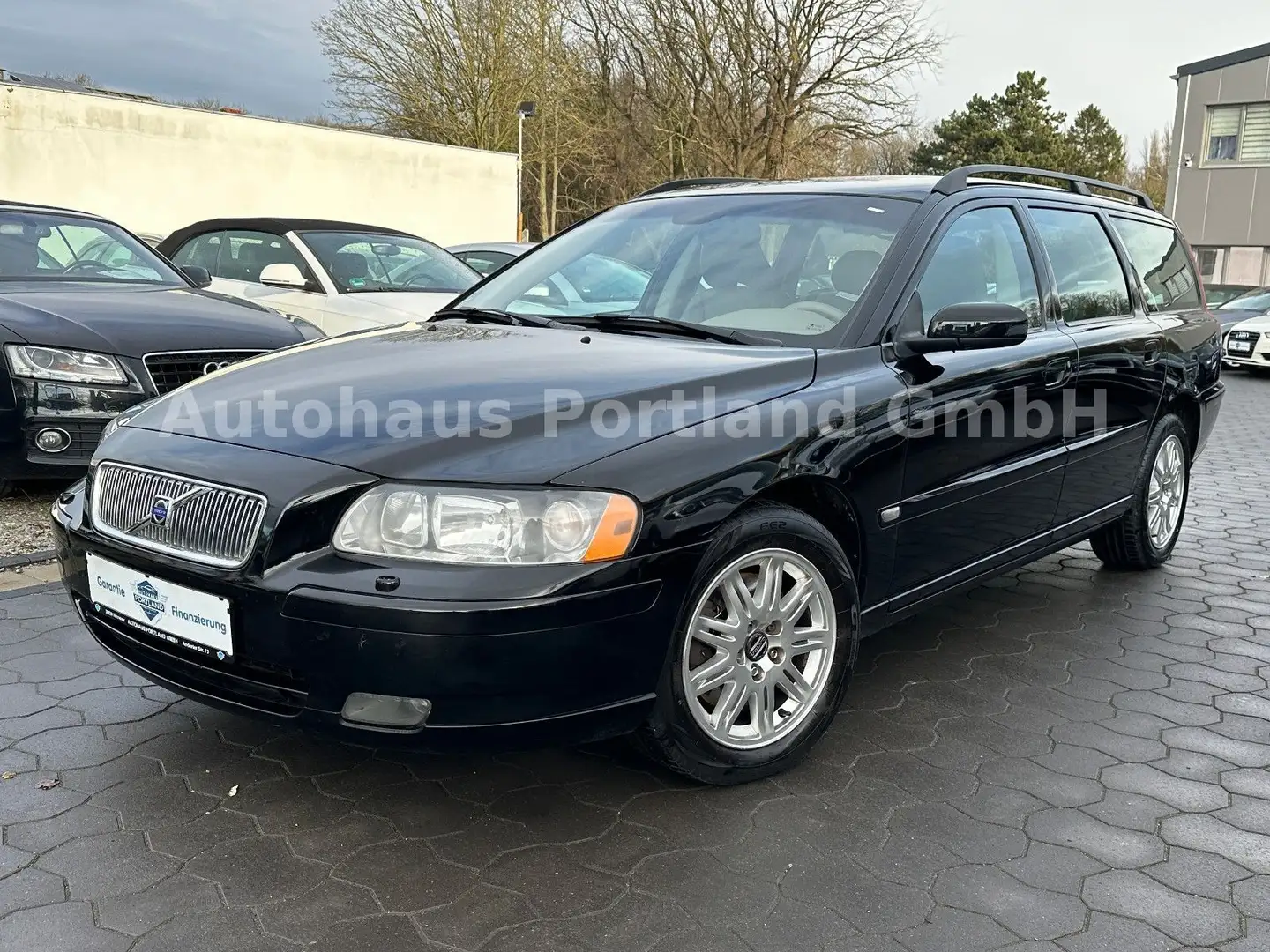 Volvo V70 Kombi 2.5 T Momentum Aut/SHZ/HU Neu/ZR24 Neu Schwarz - 2