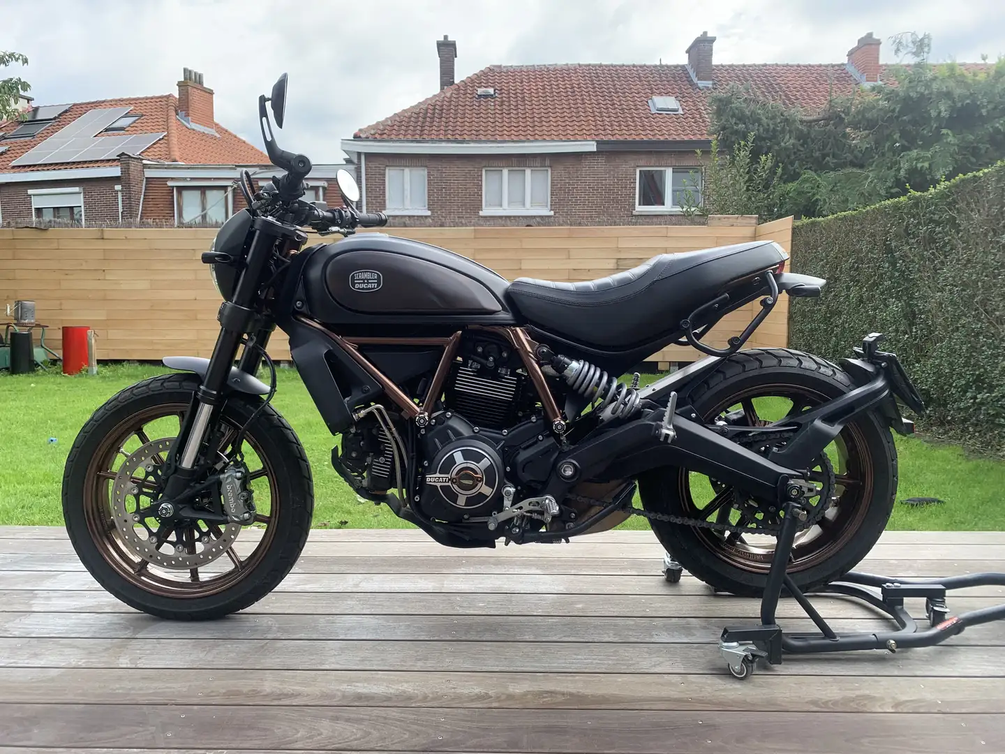 Ducati Scrambler Italia independent série limitee n 561/1077 - 1