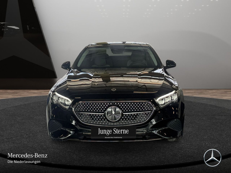 Mercedes-Benz E 300 e 4M Hybrid Avantgarde 360° Pano Distr. LED — photo 3