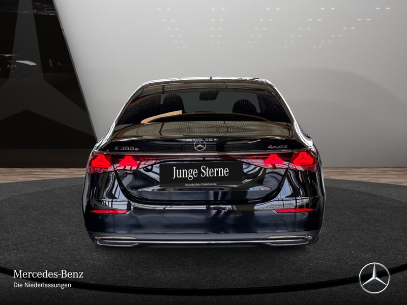 Mercedes-Benz E 300 e 4M Hybrid Avantgarde 360° Pano Distr. LED — photo 9