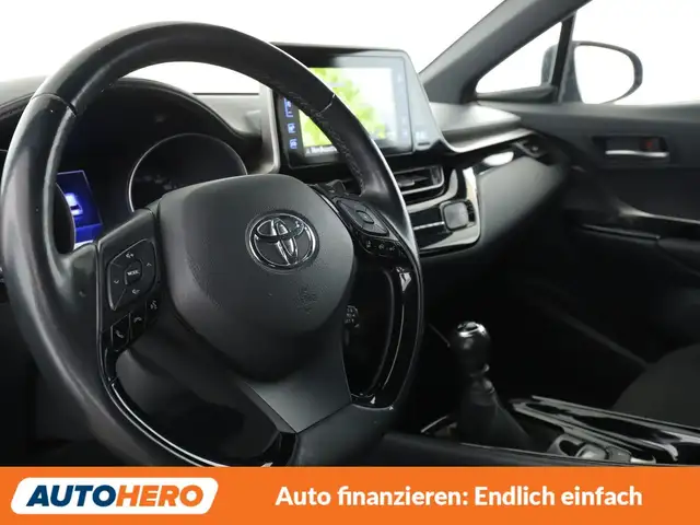 Toyota C-HR view 11