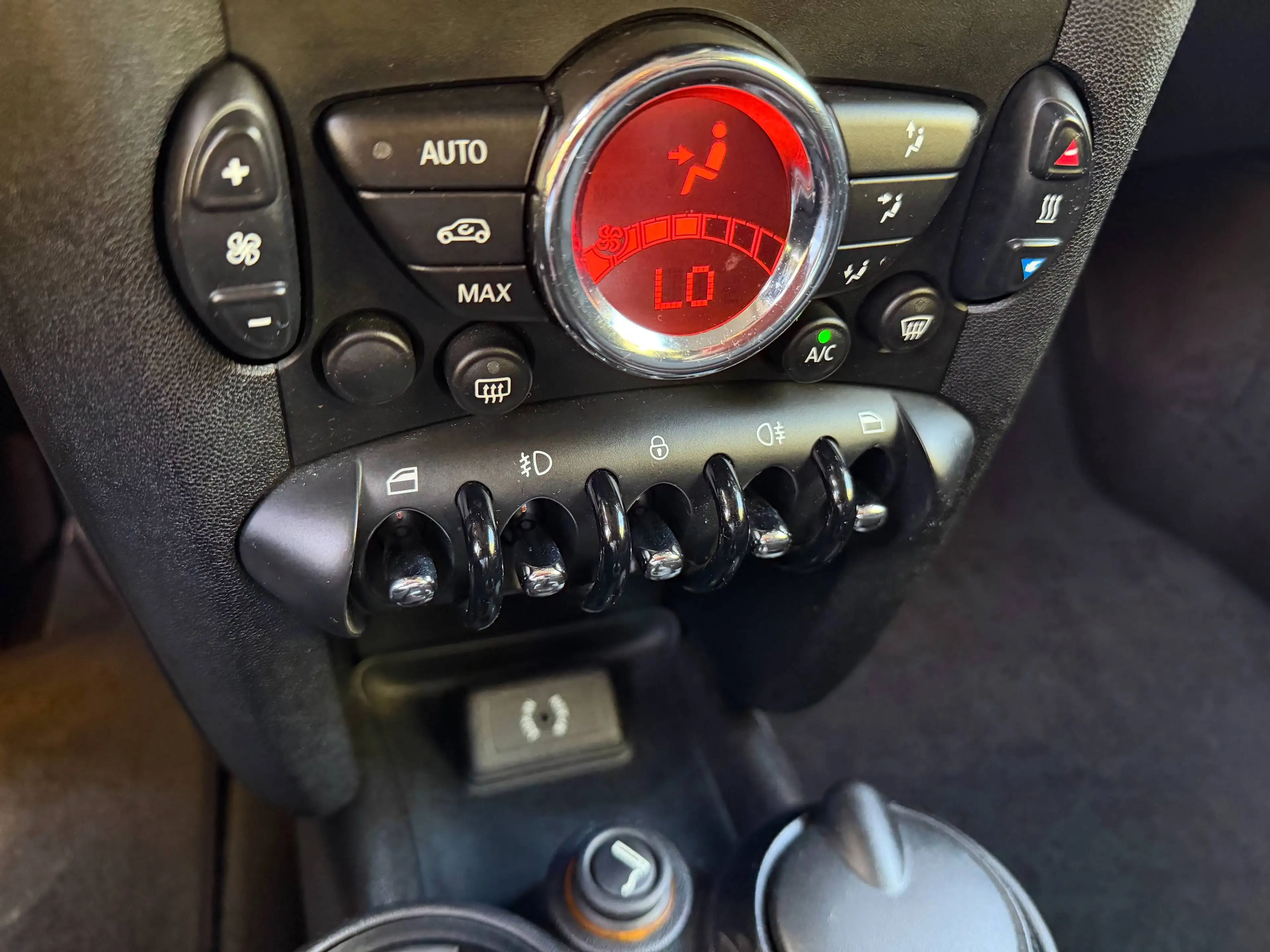 MINI One /2HAND/S-HEFT/TÜV/KLIMA/SERVO/ALLWETTER/CD/RADIO — photo 11