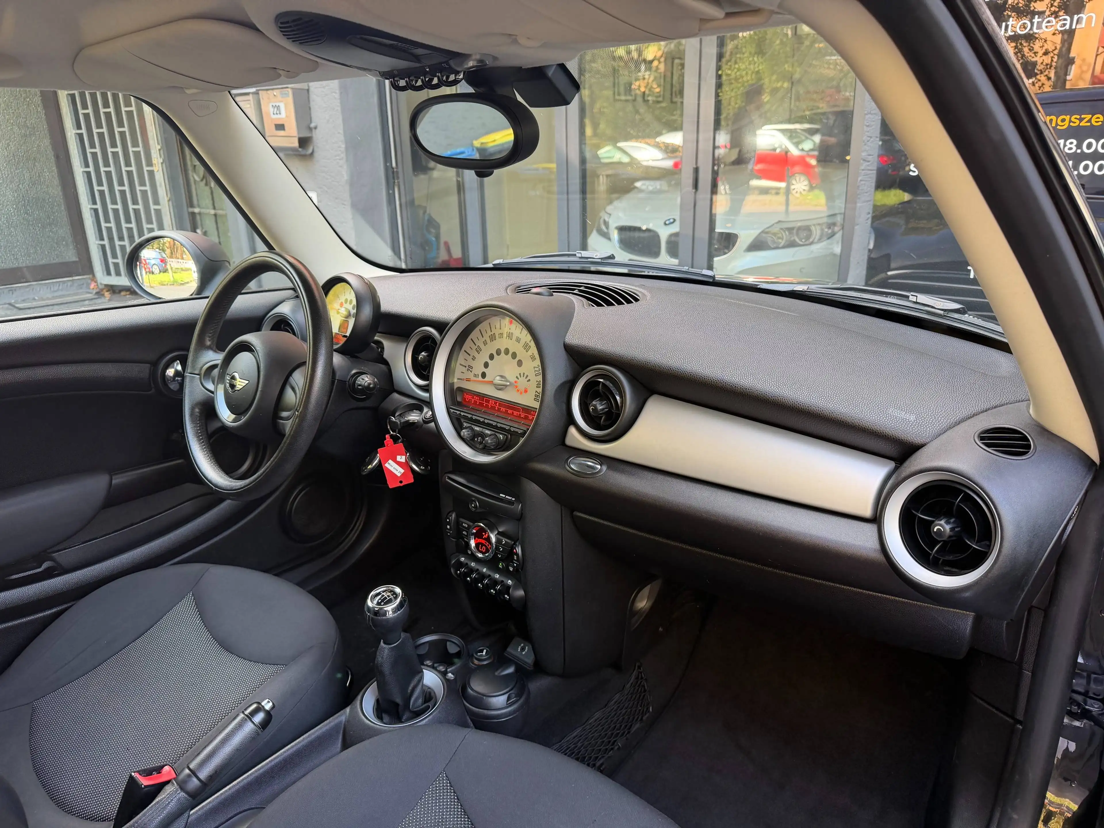 MINI One /2HAND/S-HEFT/TÜV/KLIMA/SERVO/ALLWETTER/CD/RADIO — photo 7
