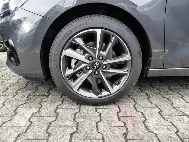 Hyundai I30 view 3