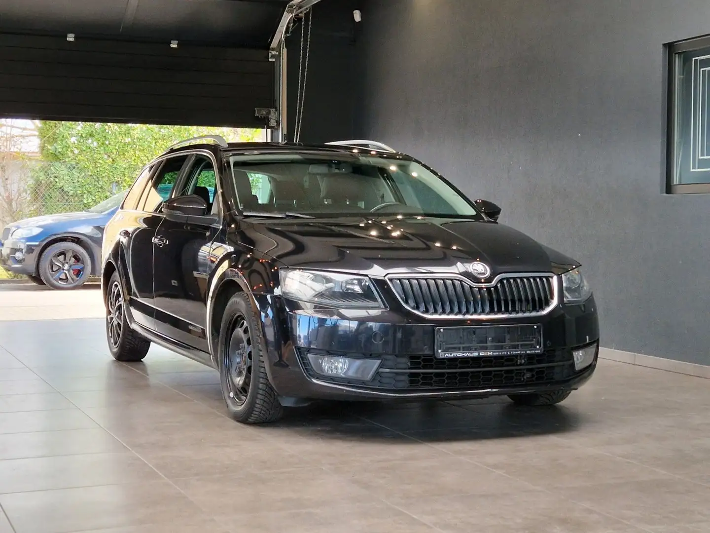 Skoda Octavia Combi Elegance*Bi-Xenon*Navi*Teilleder* Schwarz - 1