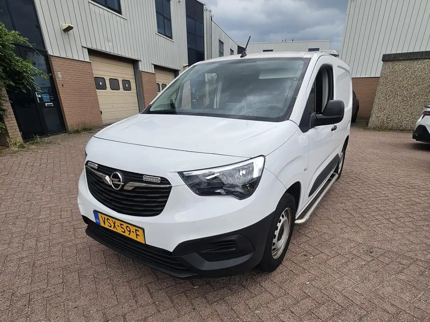 Opel Combo-e Combo-e 136 L1 50kWh Weiß - 1
