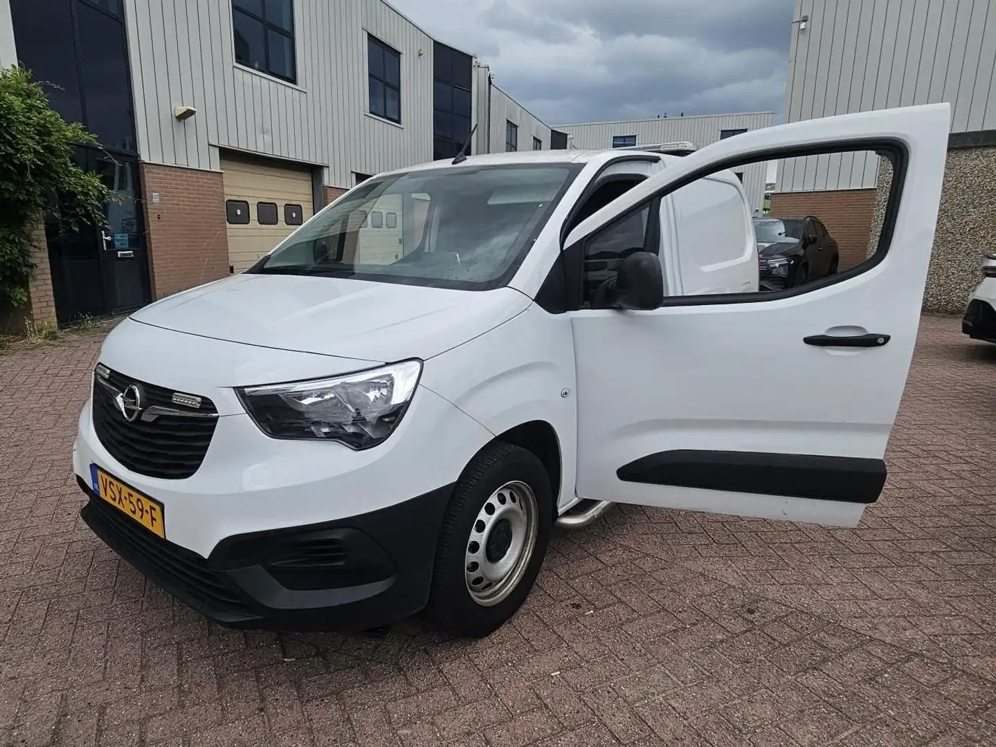 Opel Combo-e Combo-e 136 L1 50kWh Weiß - 2