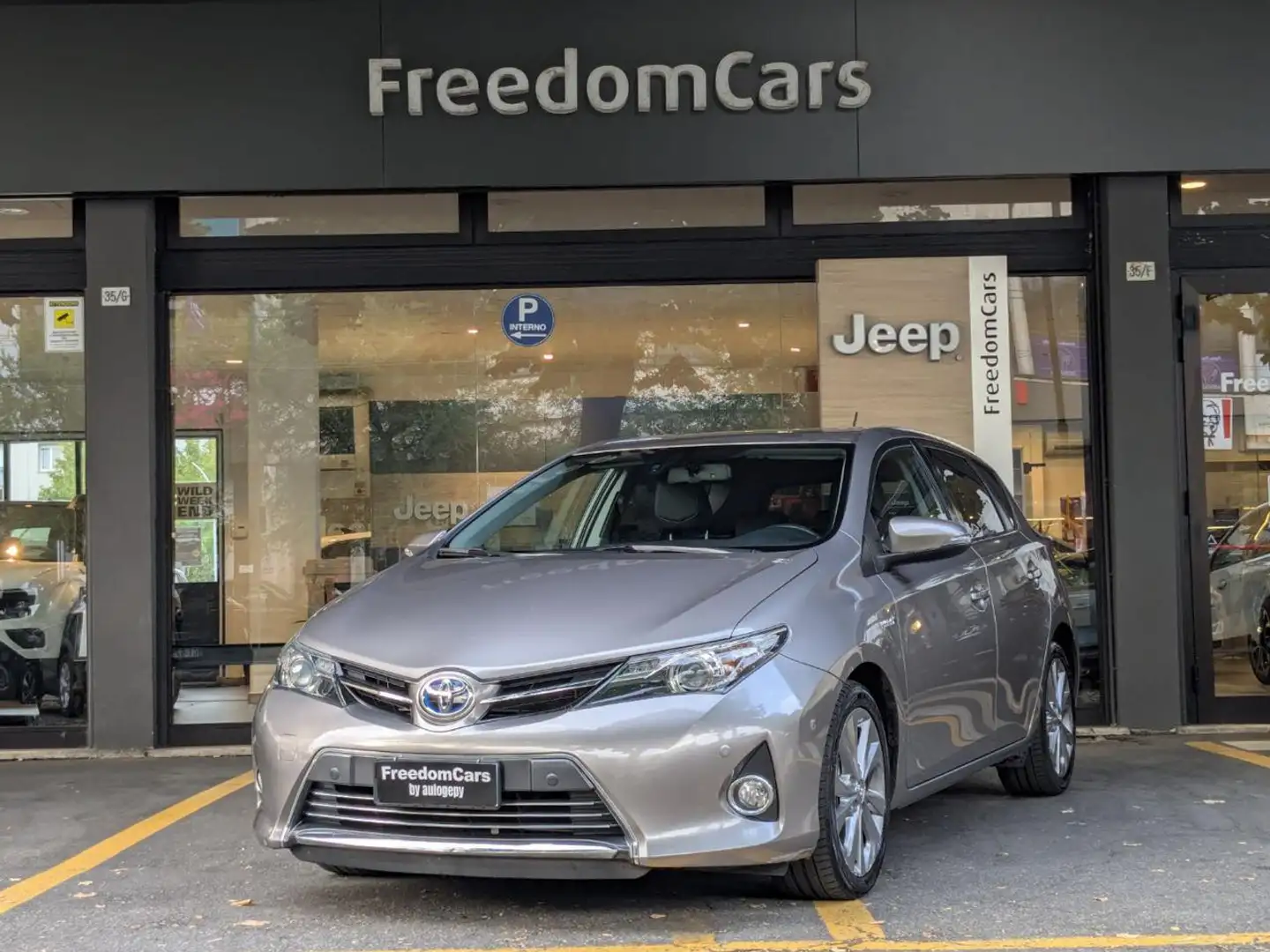 Toyota Auris 1.8 Hybrid Active Plus Bronzo - 1