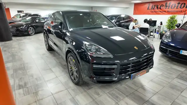 Porsche Cayenne view 8