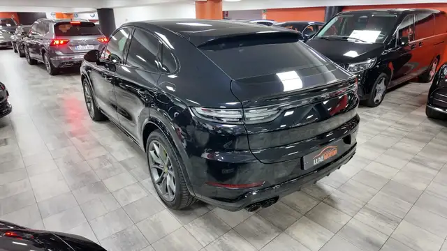 Porsche Cayenne view 4