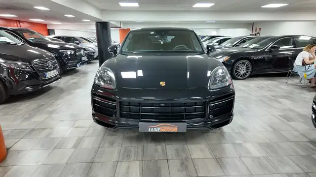 Porsche Cayenne view 2