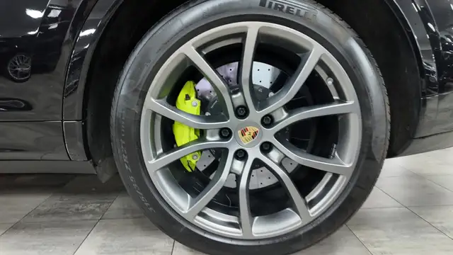 Porsche Cayenne view 13