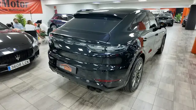 Porsche Cayenne view 6