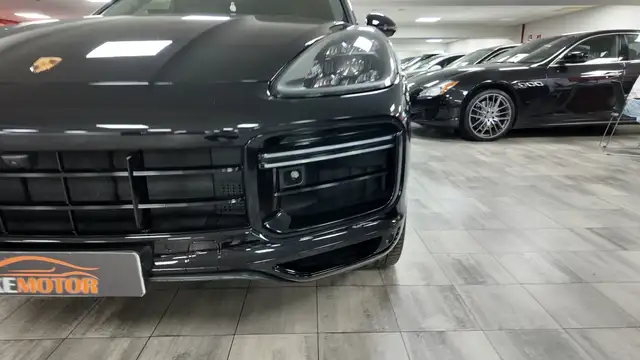 Porsche Cayenne view 9