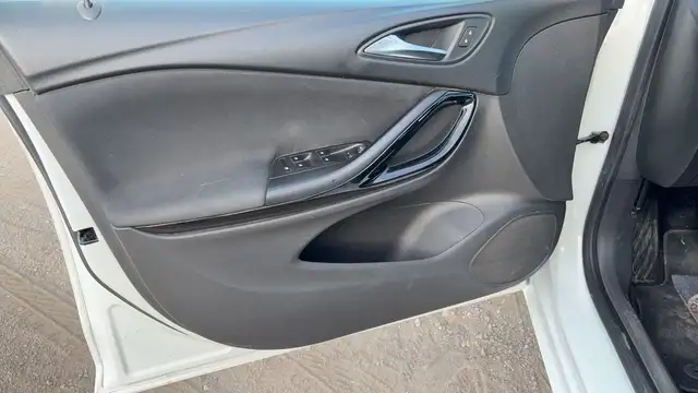 Opel Astra view 7