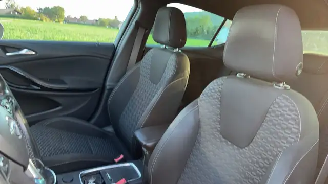 Opel Astra view 9
