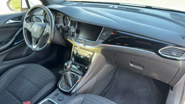 Opel Astra view 10