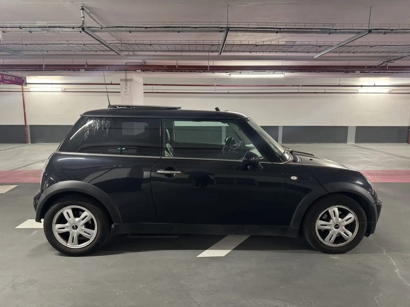 MINI Cooper Schwarz - 2