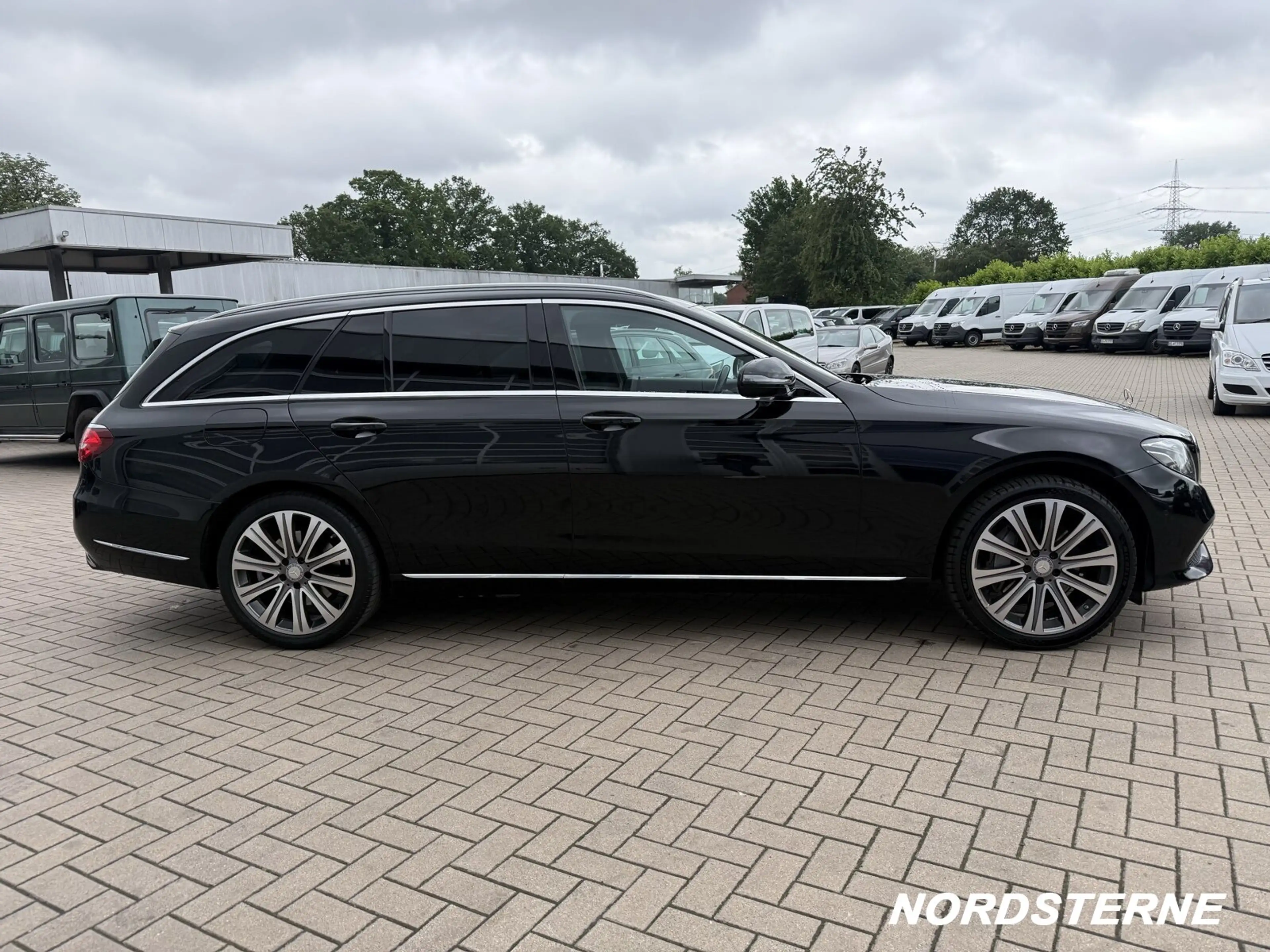 Mercedes-Benz E 350 E 350 T d EXCLUSIVE COMAND Volleder AHK LED ILS — photo 3