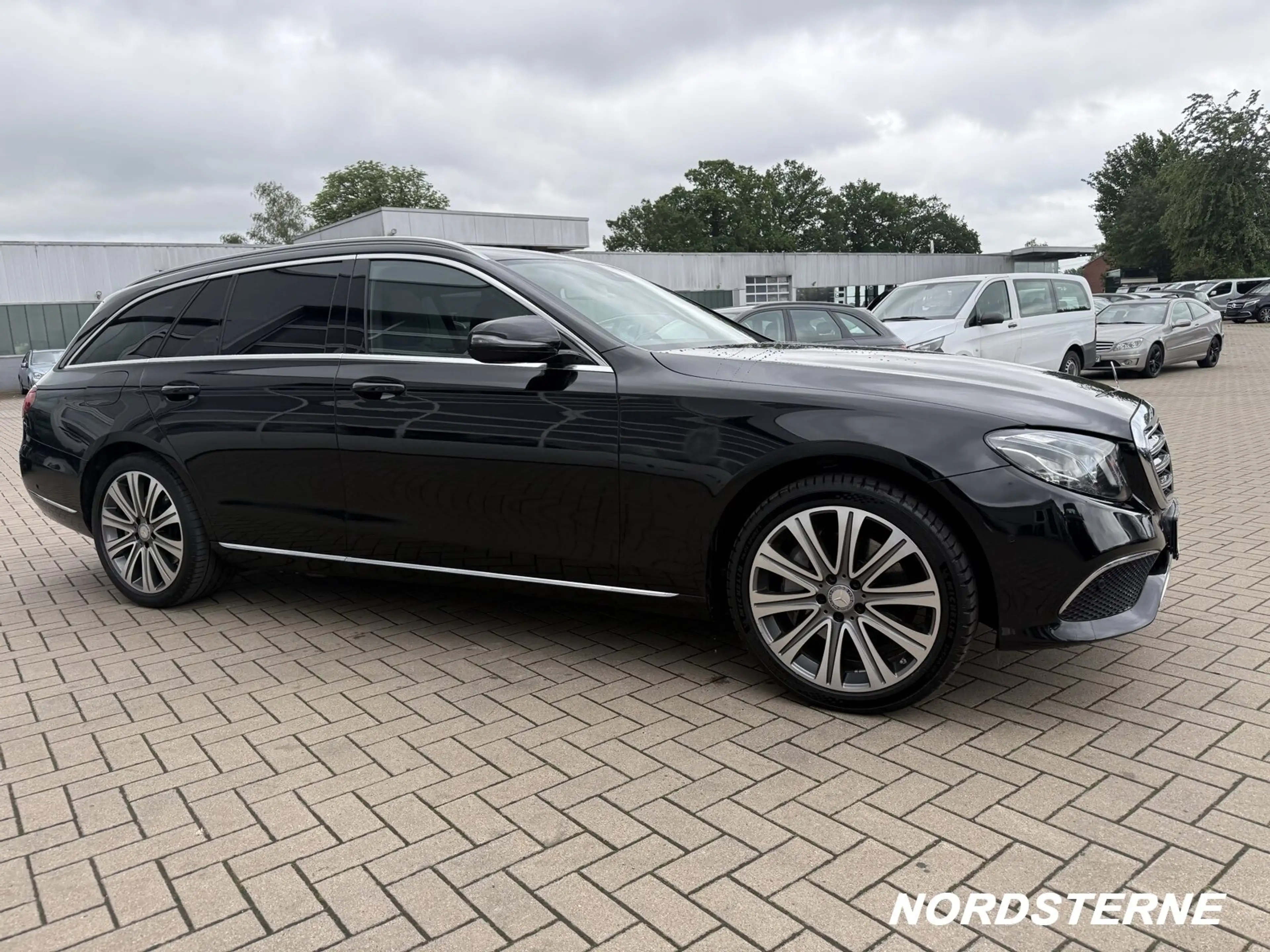 Mercedes-Benz E 350 E 350 T d EXCLUSIVE COMAND Volleder AHK LED ILS — photo 4