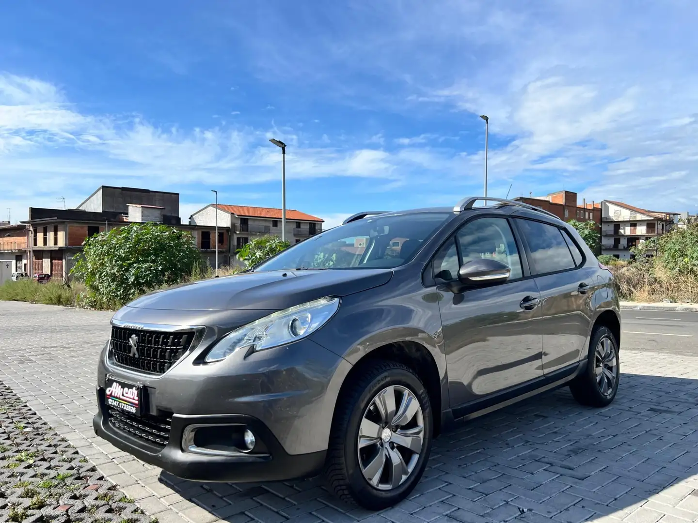 Peugeot 2008 BlueHDi 100 Allure Gris - 1