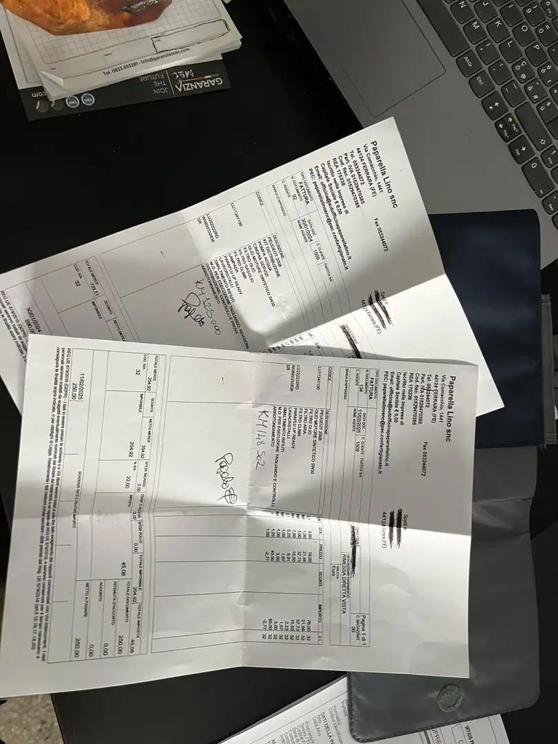 Peugeot 2008 BlueHDi 100 Allure Gris - 2