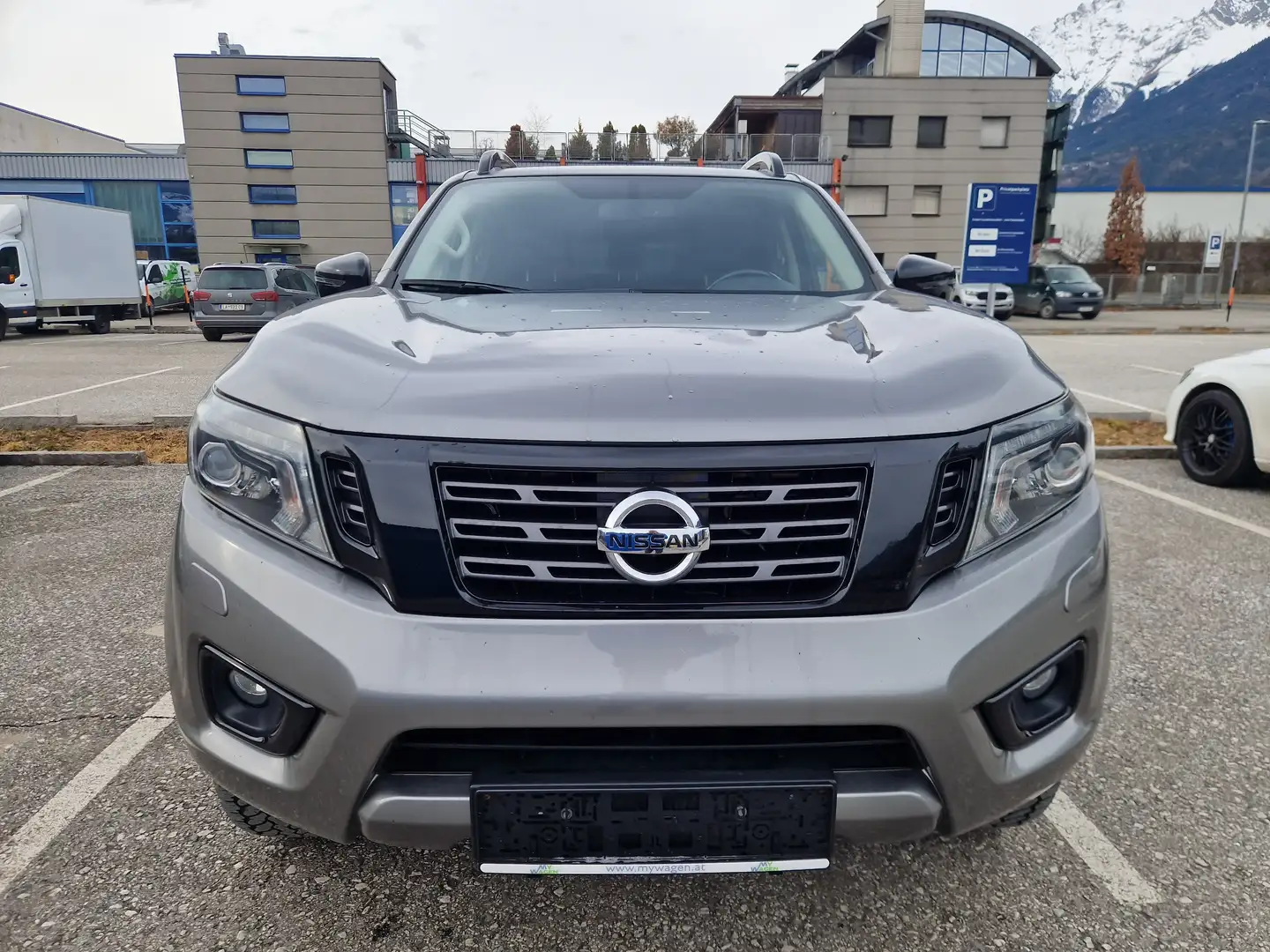 Nissan Navara Sondermodell N-Guard 4x4 Automatik Gris - 2