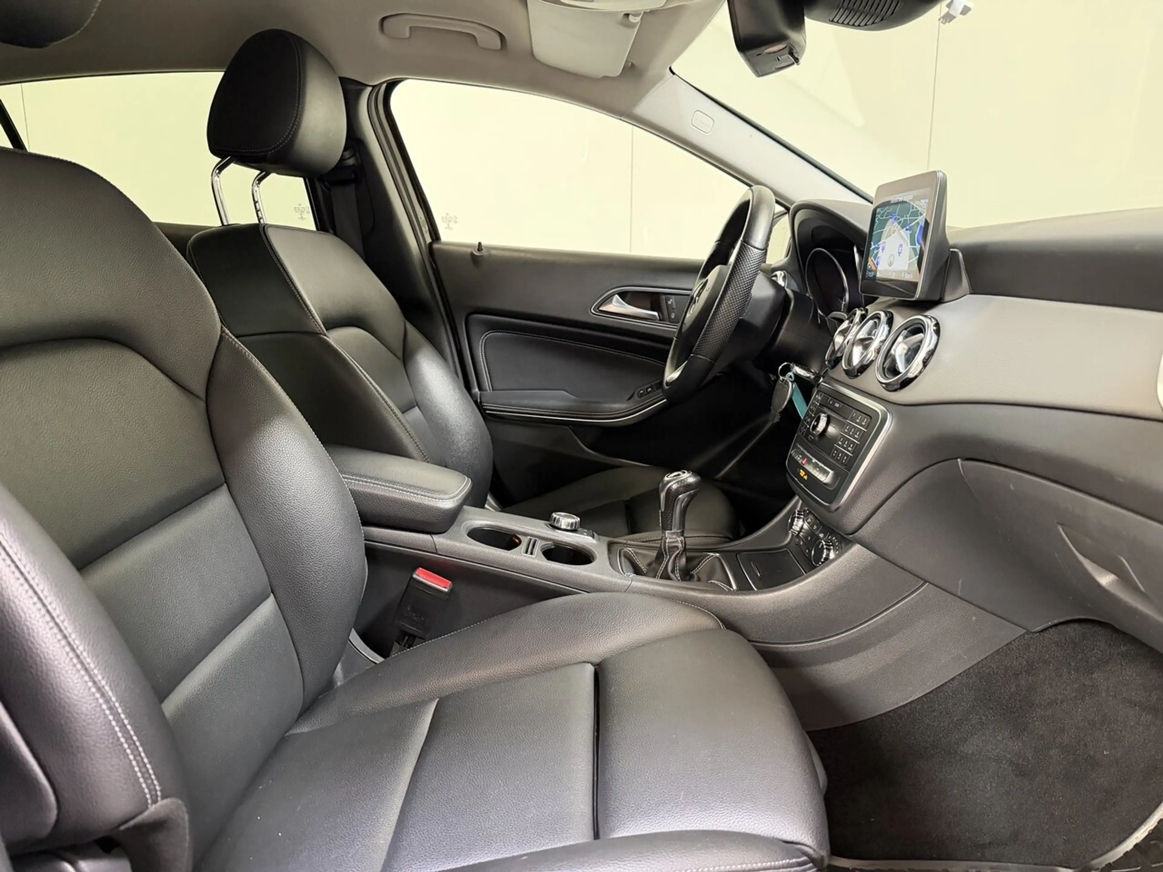 Mercedes-Benz GLA 180 Benzine Man. - Airco - GPS - Topstaat! — photo 2