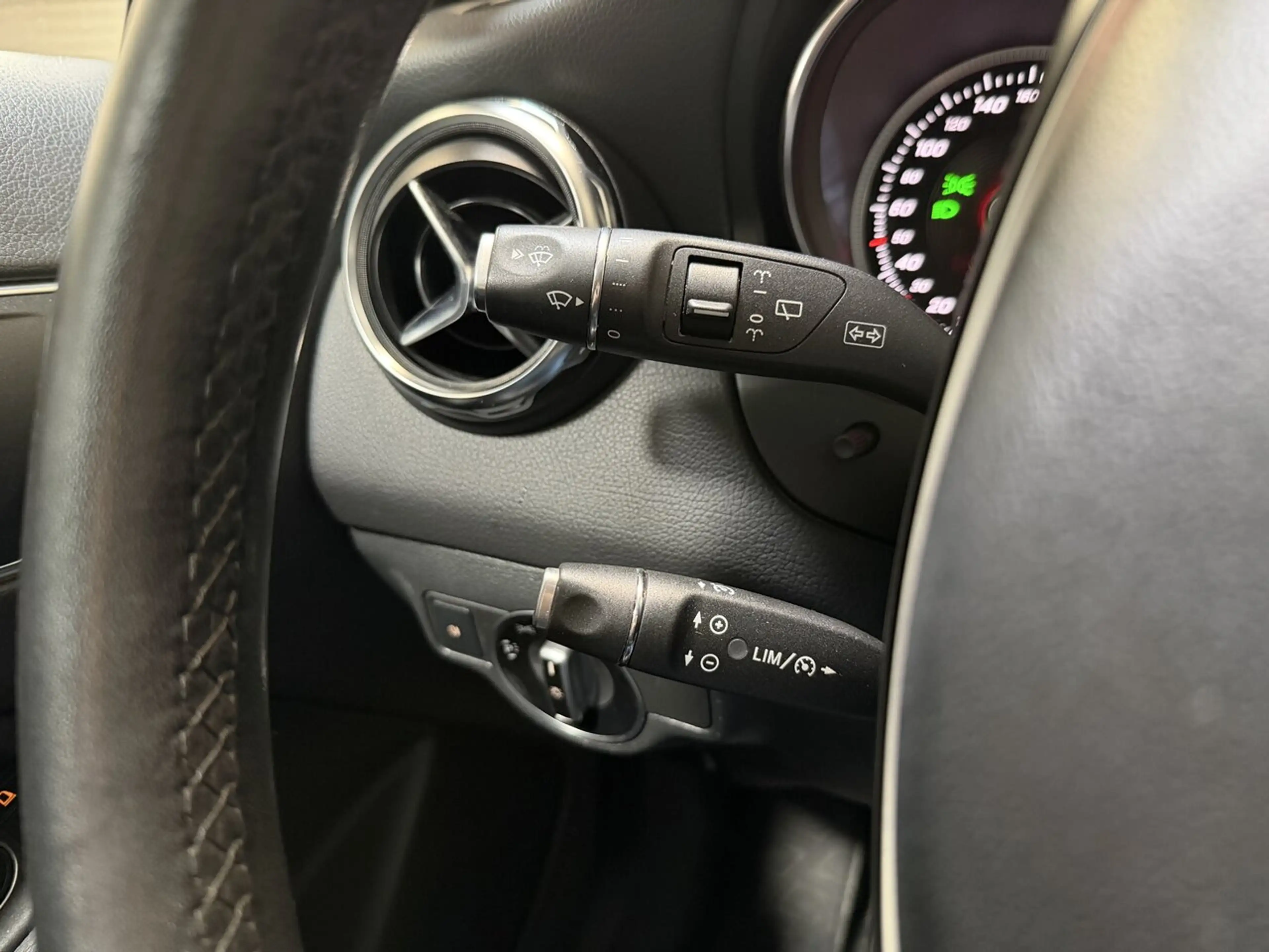 Mercedes-Benz GLA 180 Benzine Man. - Airco - GPS - Topstaat! — photo 19