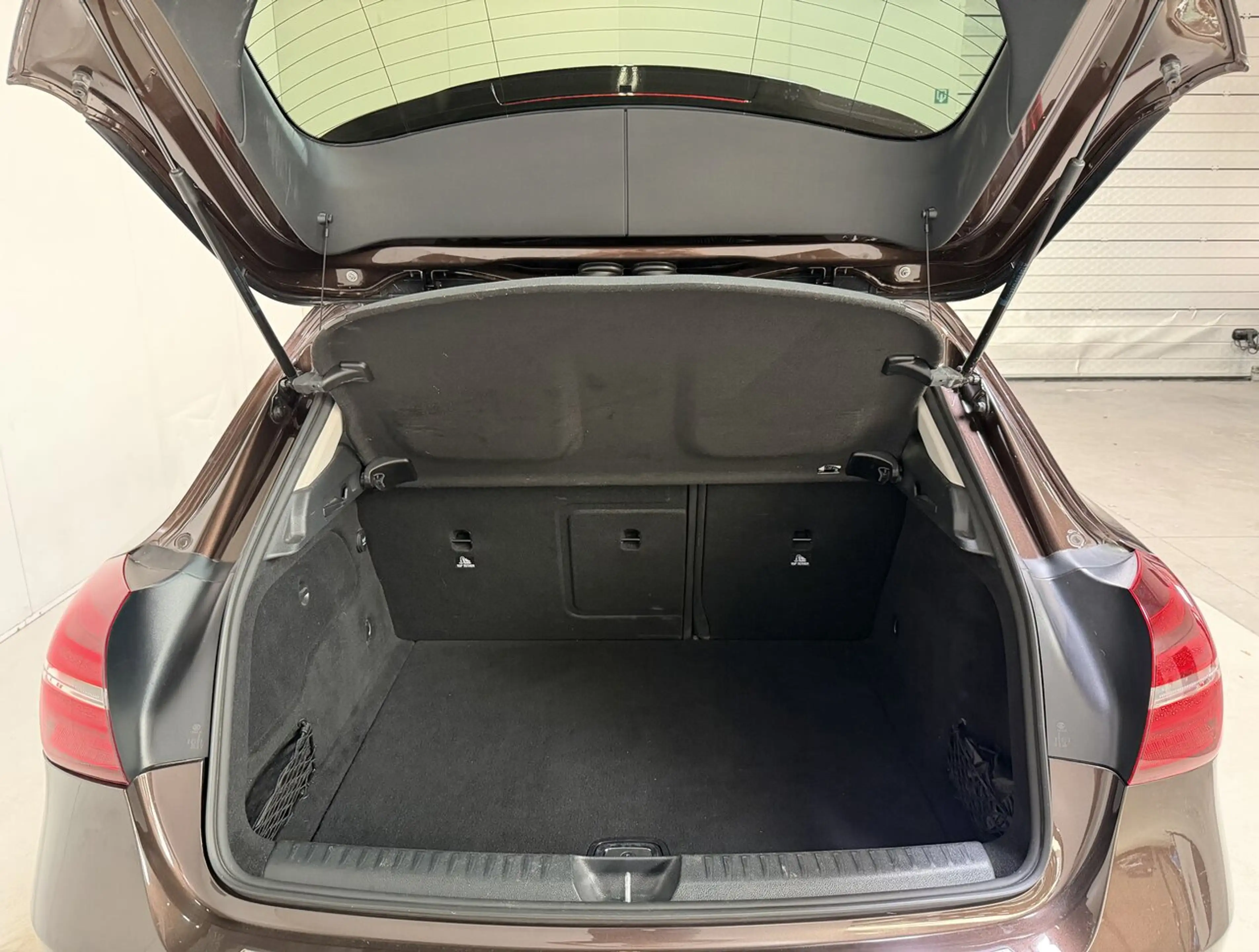 Mercedes-Benz GLA 180 Benzine Man. - Airco - GPS - Topstaat! — photo 20