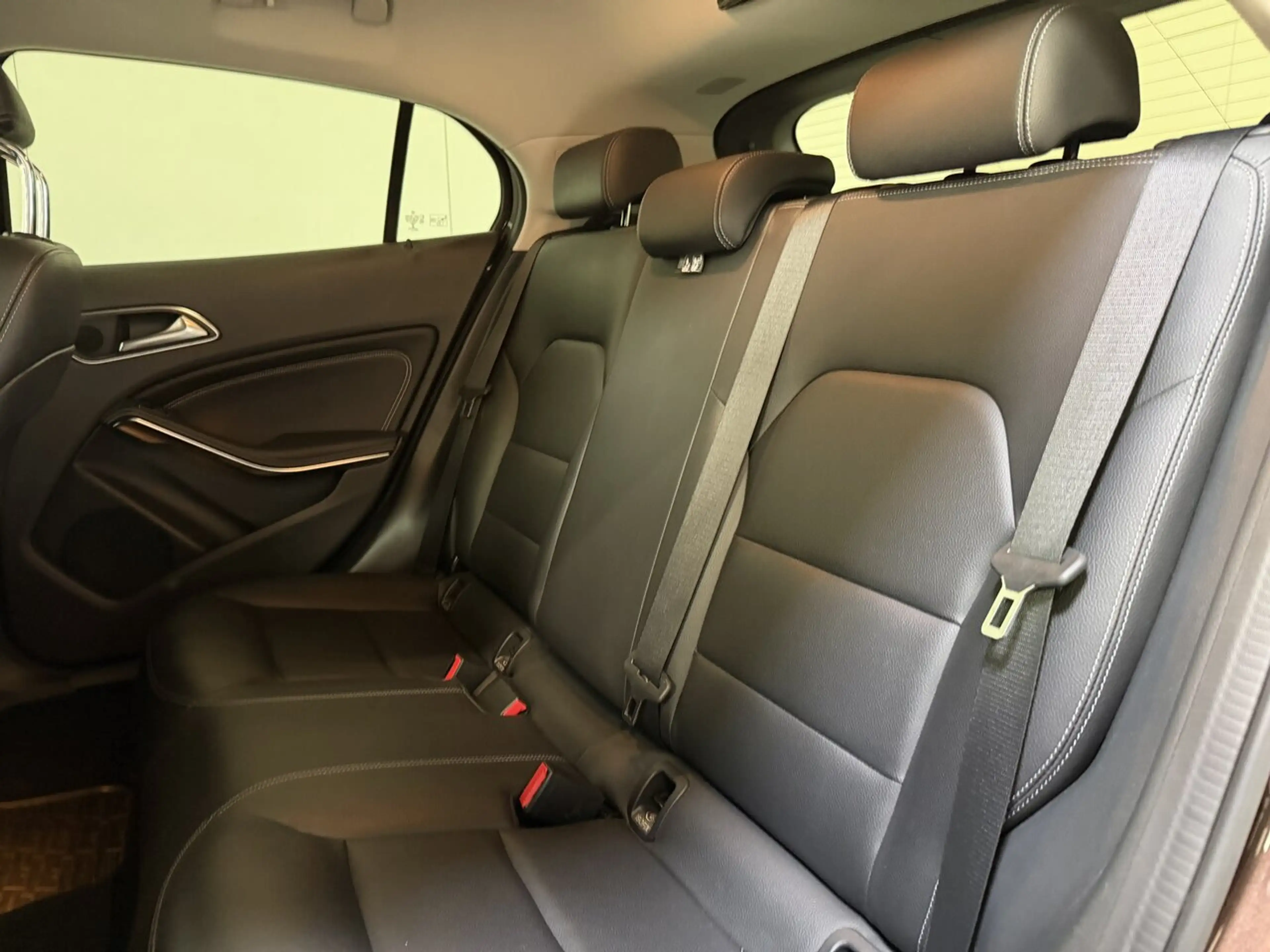 Mercedes-Benz GLA 180 Benzine Man. - Airco - GPS - Topstaat! — photo 9