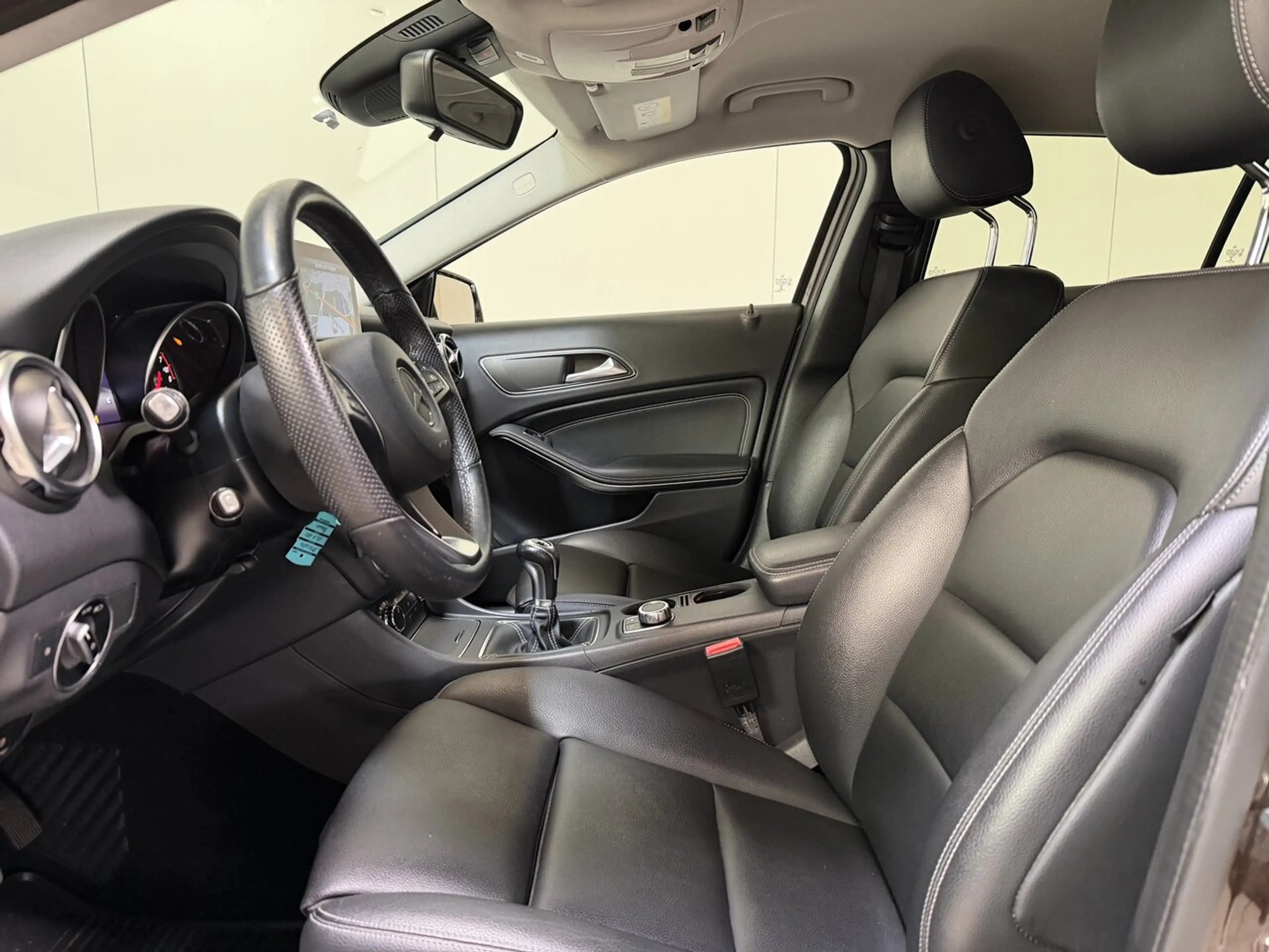 Mercedes-Benz GLA 180 Benzine Man. - Airco - GPS - Topstaat! — photo 8