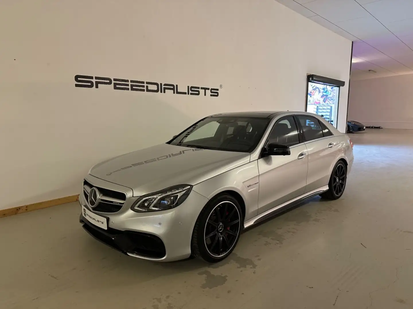 Mercedes-Benz E 63 AMG E Limousine E 63 AMG S 4Matic / 1.Hand Silber - 1