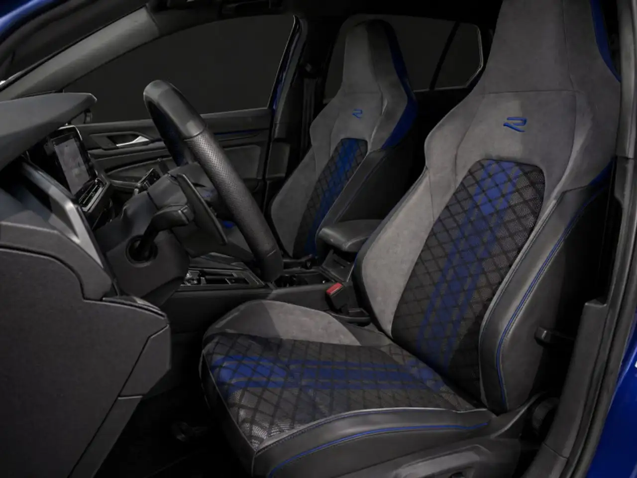 Volkswagen Golf R — photo 7