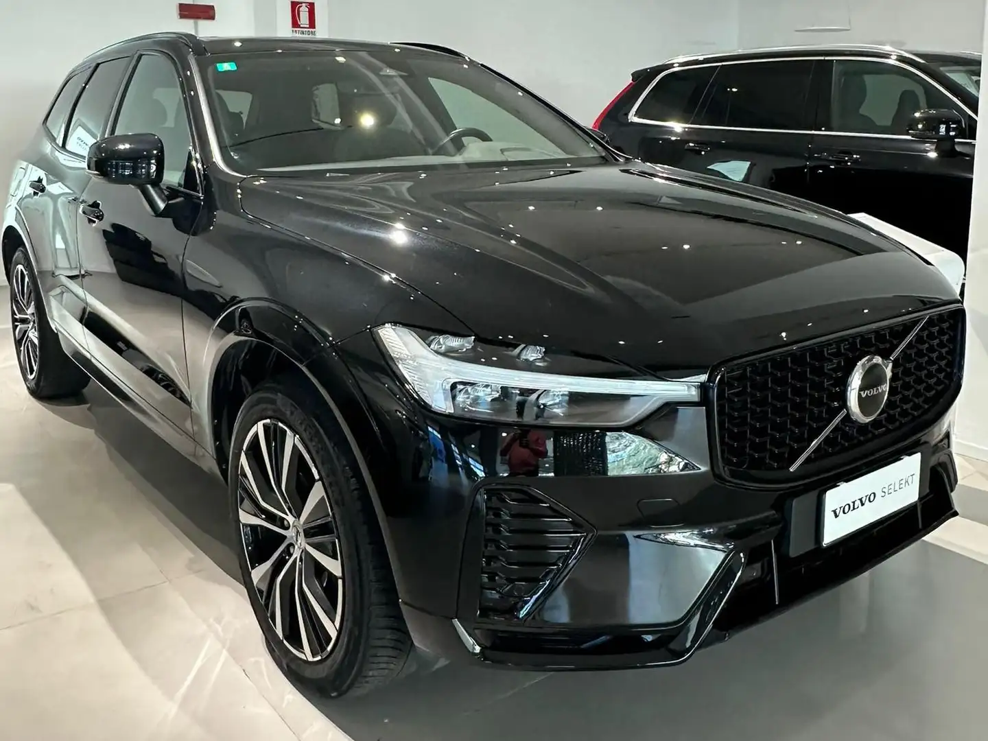 Volvo XC60 XC60 2.0 b4 Plus Dark awd auto N1 Nero - 1