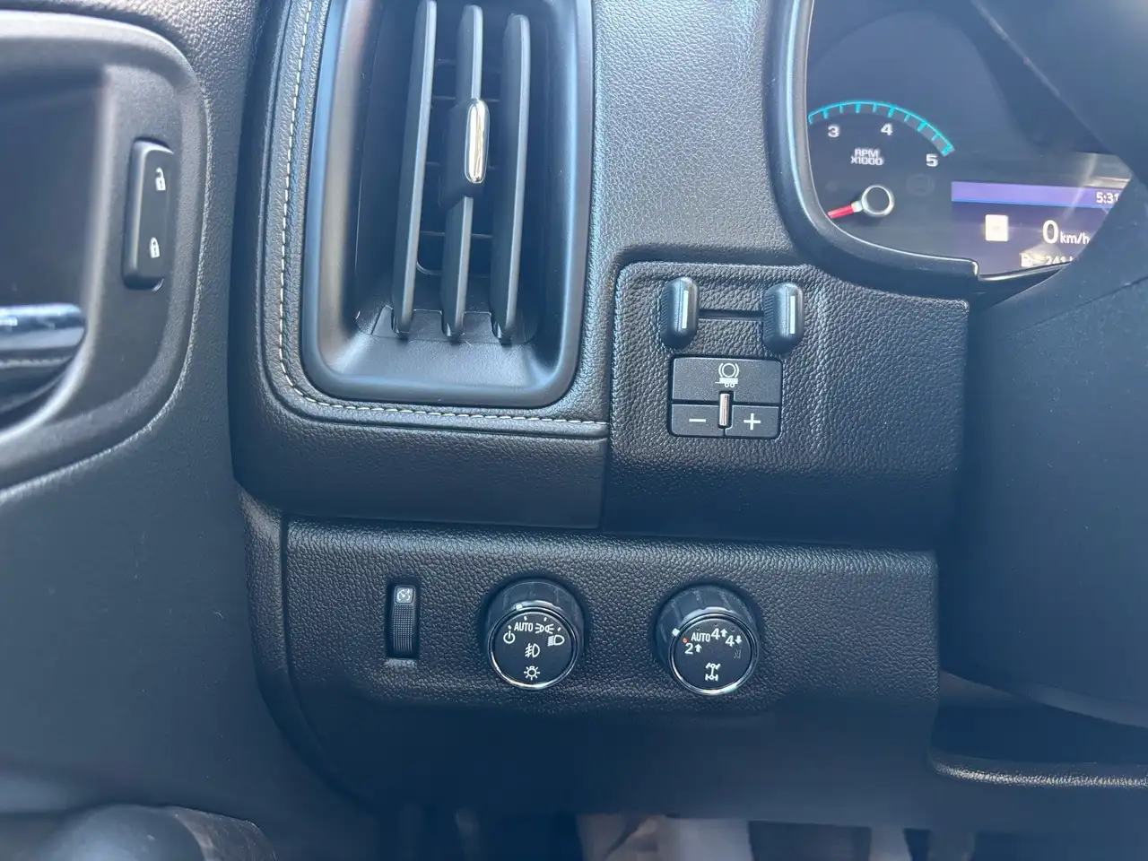 GMC Canyon снимка GMC Canyon