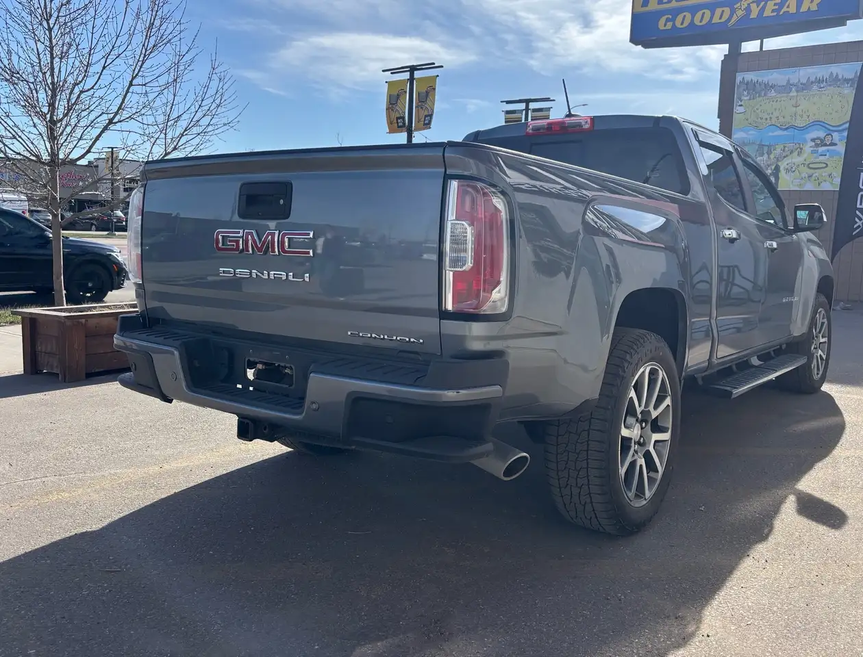 GMC Canyon снимка GMC Canyon