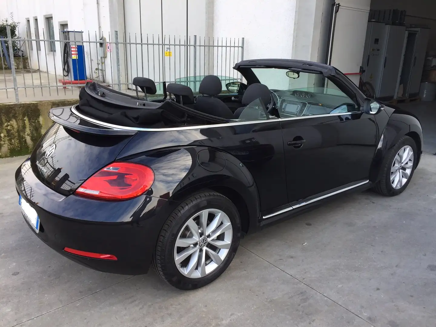Volkswagen Maggiolino Maggiolino Cabrio 1.2 tsi bm Design Nero - 2