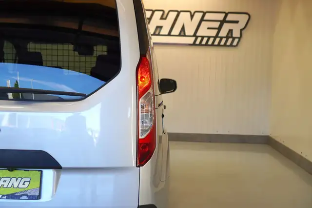 Ford Transit Connect view 6
