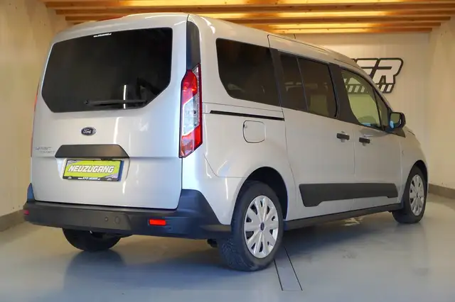 Ford Transit Connect view 4