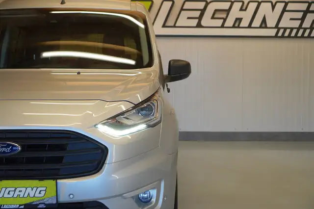 Ford Transit Connect view 10