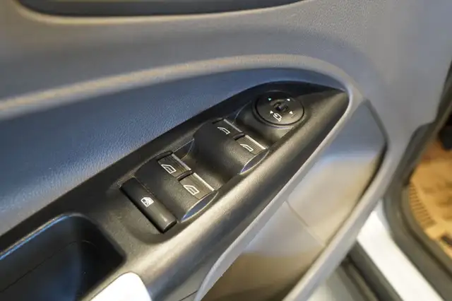 Ford Transit Connect view 14